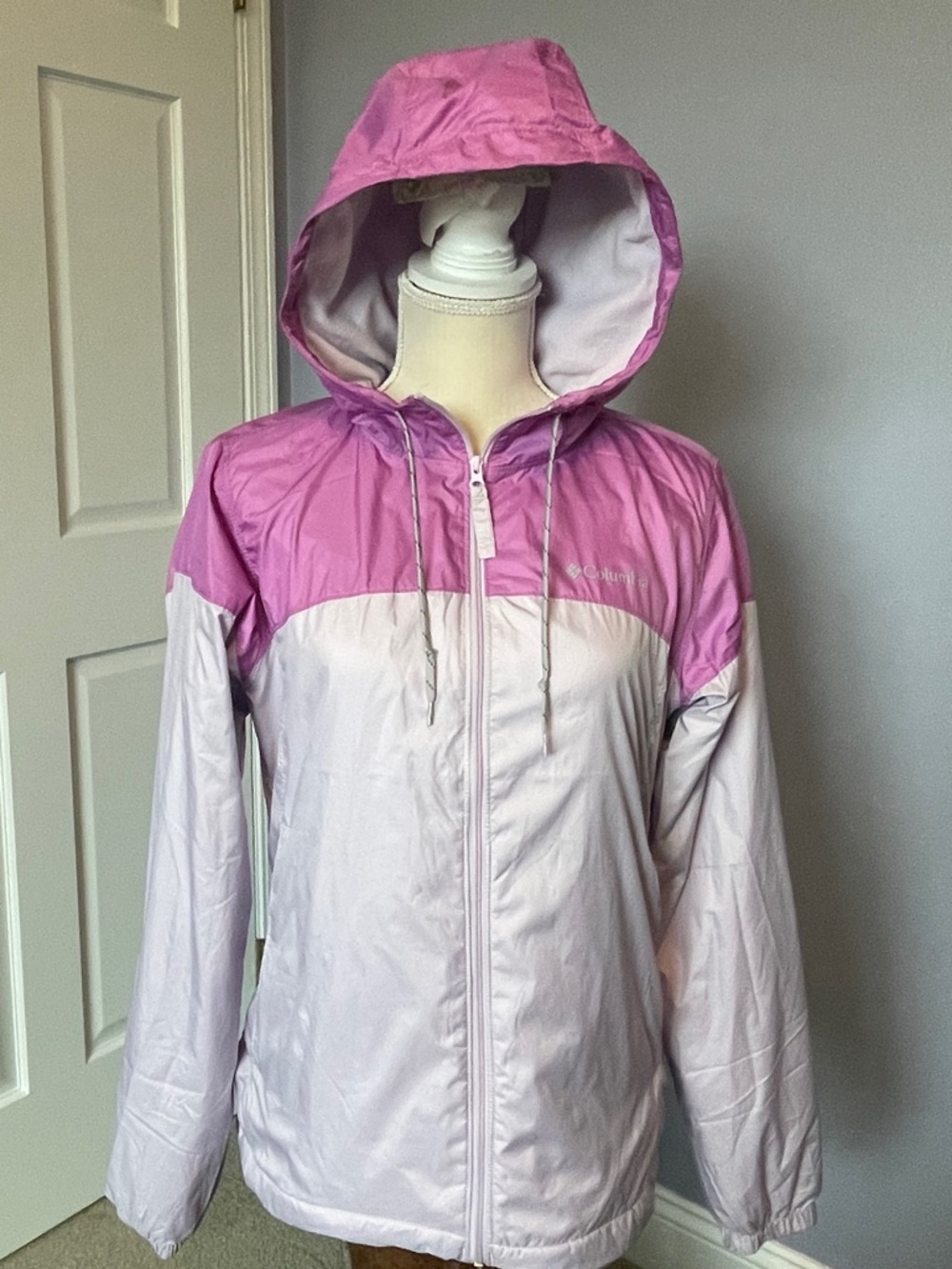 Columbia Women's Lilac & Pink Hooded Lined Windbreaker Jacket size M